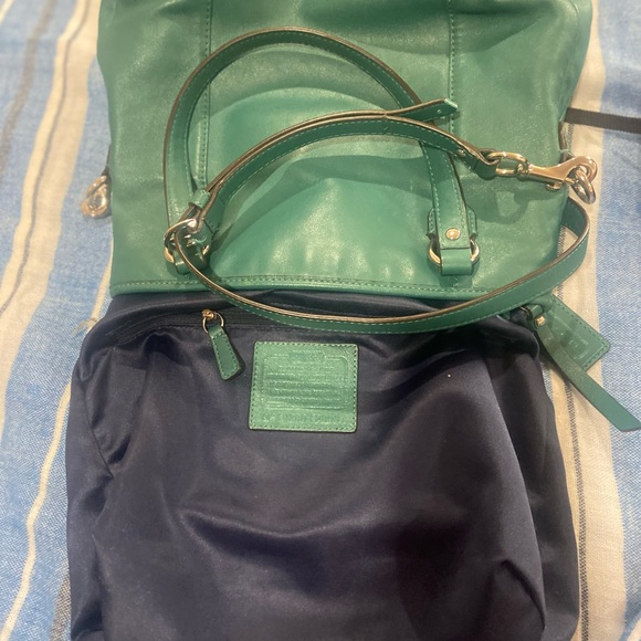 Beautiful Coach bag with matching wallet - Picture 4 of 4